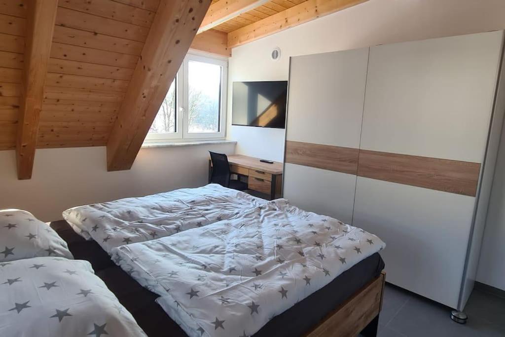 Moderne Ferienunterkunft/Wohnung Burgthann Zewnętrze zdjęcie